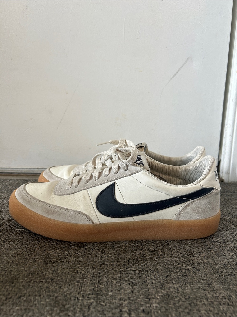 Nike Killshot women’s White, Navy & Gum Low-Top Sneakers
